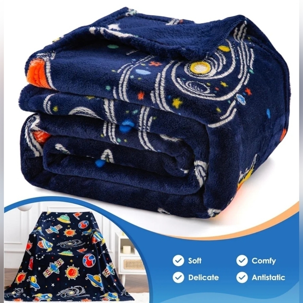 NIB Space-Themed Glow-in-the-Dark Blanket - Picture 6 of 6